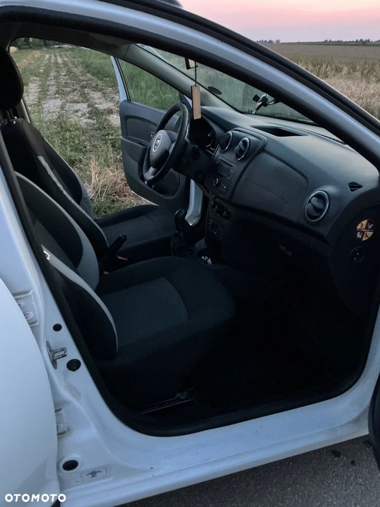 Dacia Logan 1.2 16V Access - 11