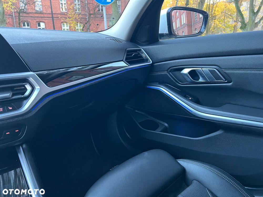 BMW Seria 3 320d Sport Line Shadow - 17