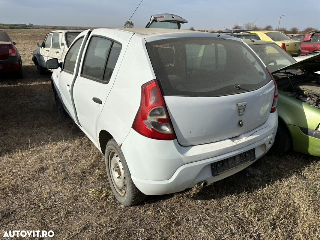 Dezmembrez Dacia Sandero - 3