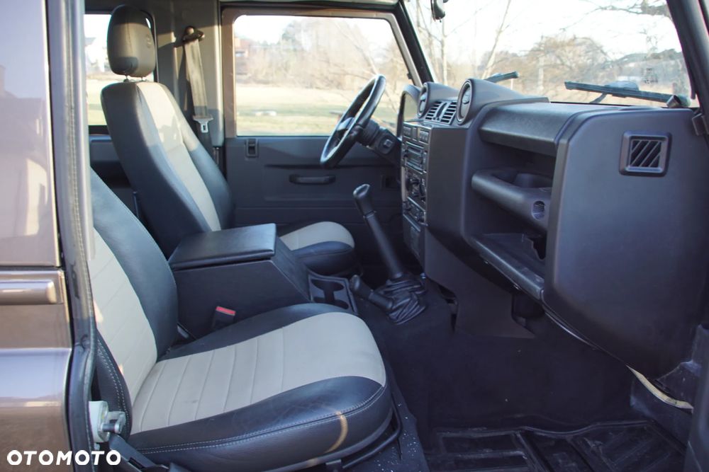 Land Rover Defender - 15