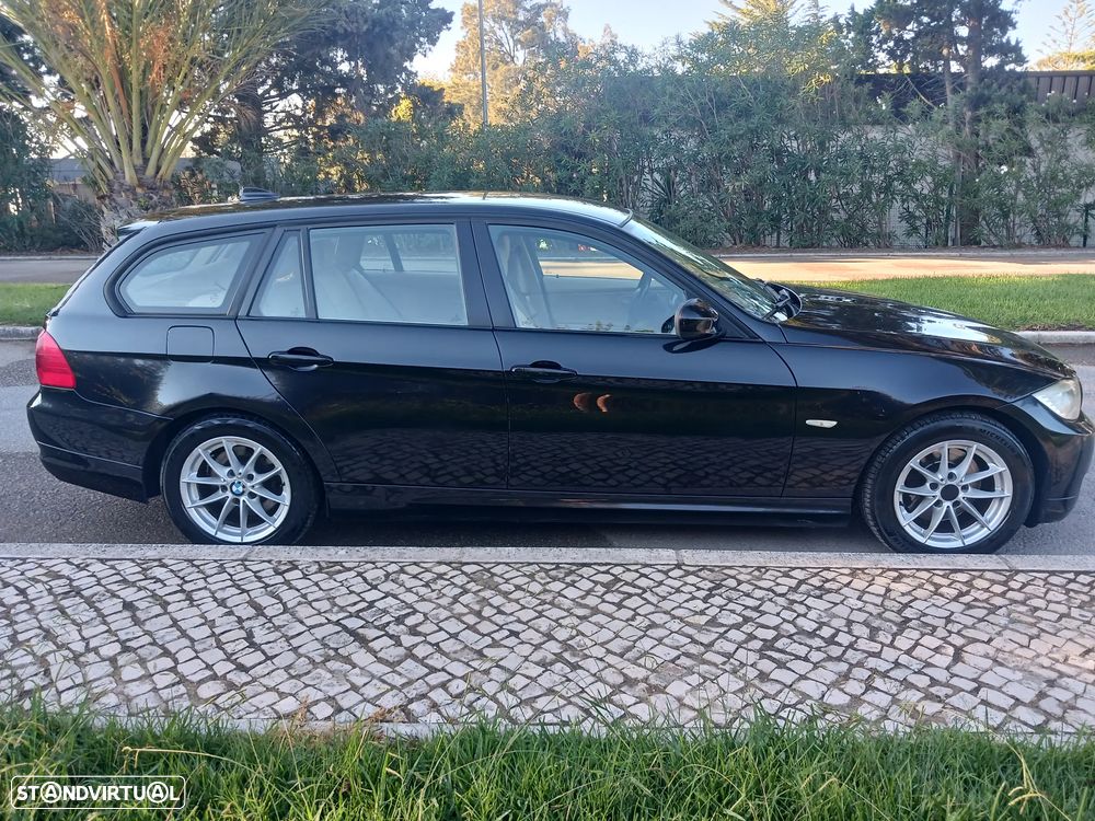 BMW 318 2011 photo 4