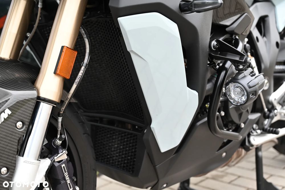BMW XR - 9