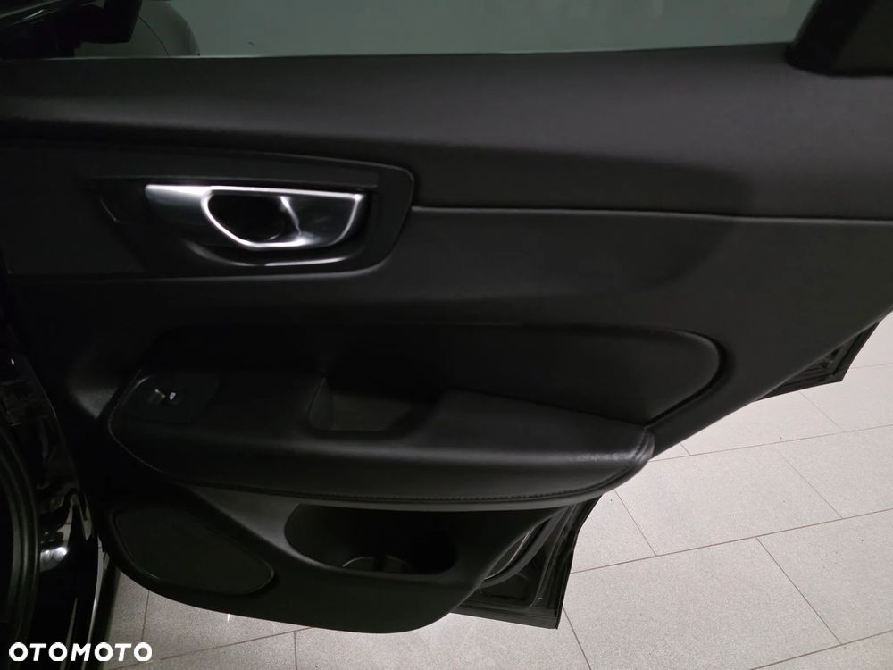 Volvo XC 60 B4 D Inscription - 25