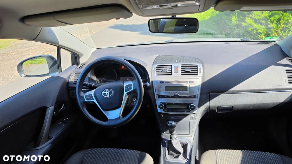 Toyota Avensis 1.6 Comfort - 21