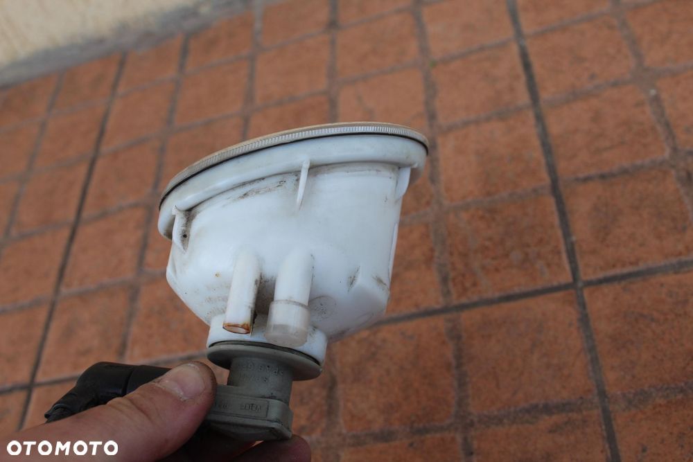 LAMPA W ZDERZAK TYŁ PRAWA VW NEW BEETLE 1C0941072 - 5