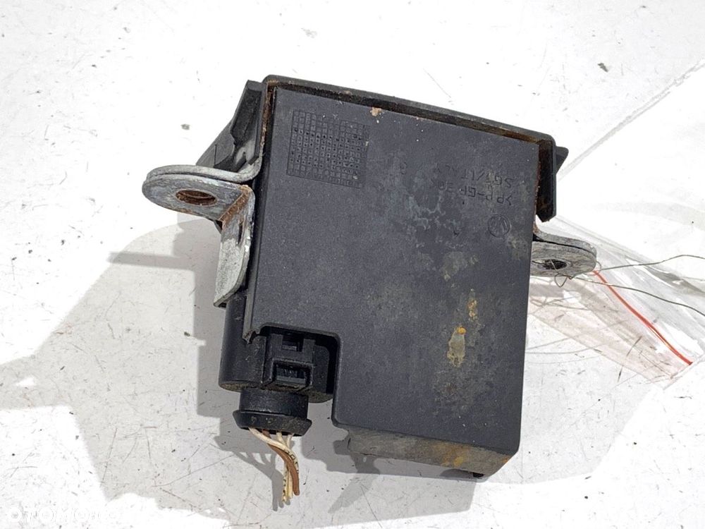 ZAMEK KLAPY TYŁ  VW GOLF V (1K1) 2003 - 2010 1.4 16V 55 kW [75 KM] benzyna 2003 - 2006 1K6827505E - 2