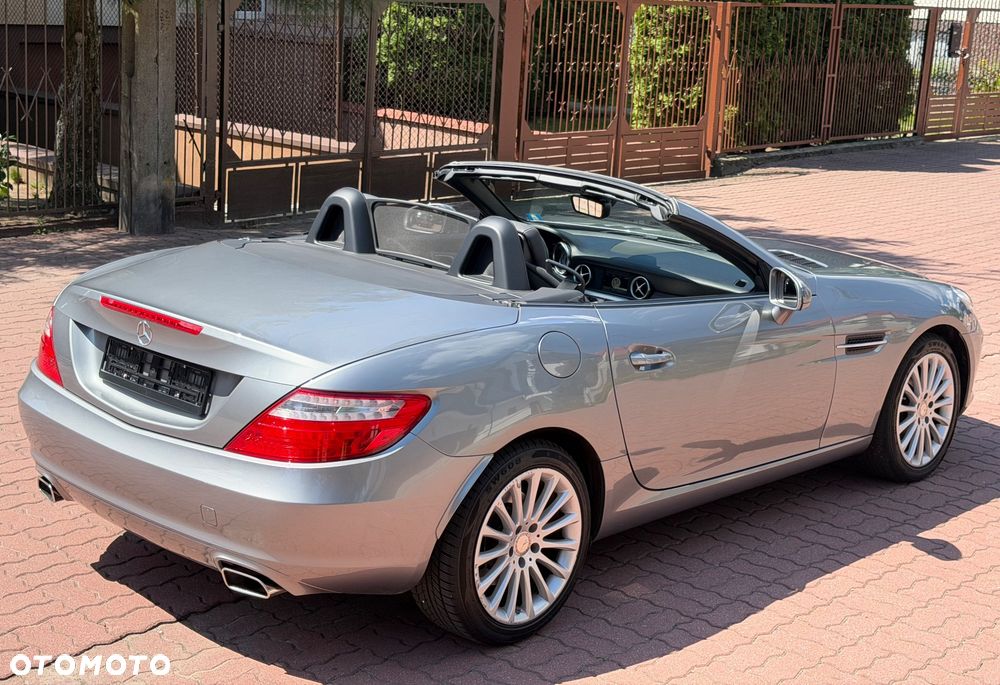 Mercedes-Benz SLK 200 (BlueEFFICIENCY) 7G-TRONIC - 11
