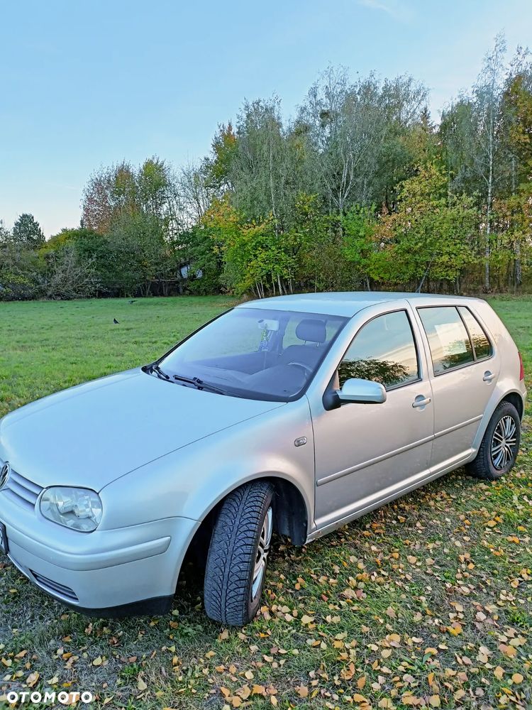 Volkswagen Golf - 1