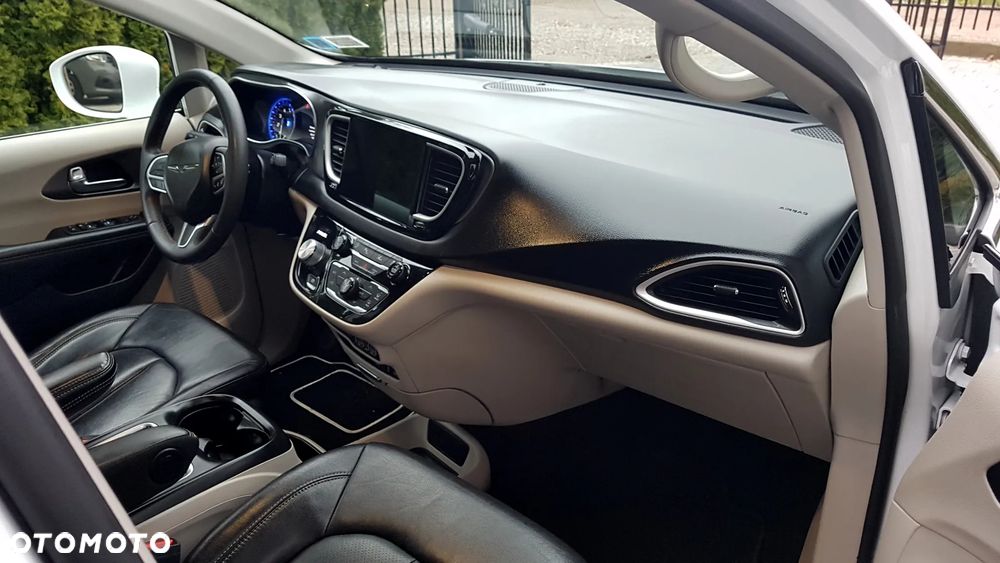 Chrysler Pacifica - 21