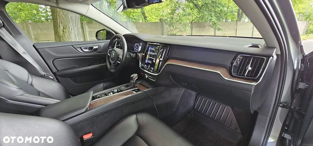 Volvo S60 T6 AWD Momentum Pro - 9