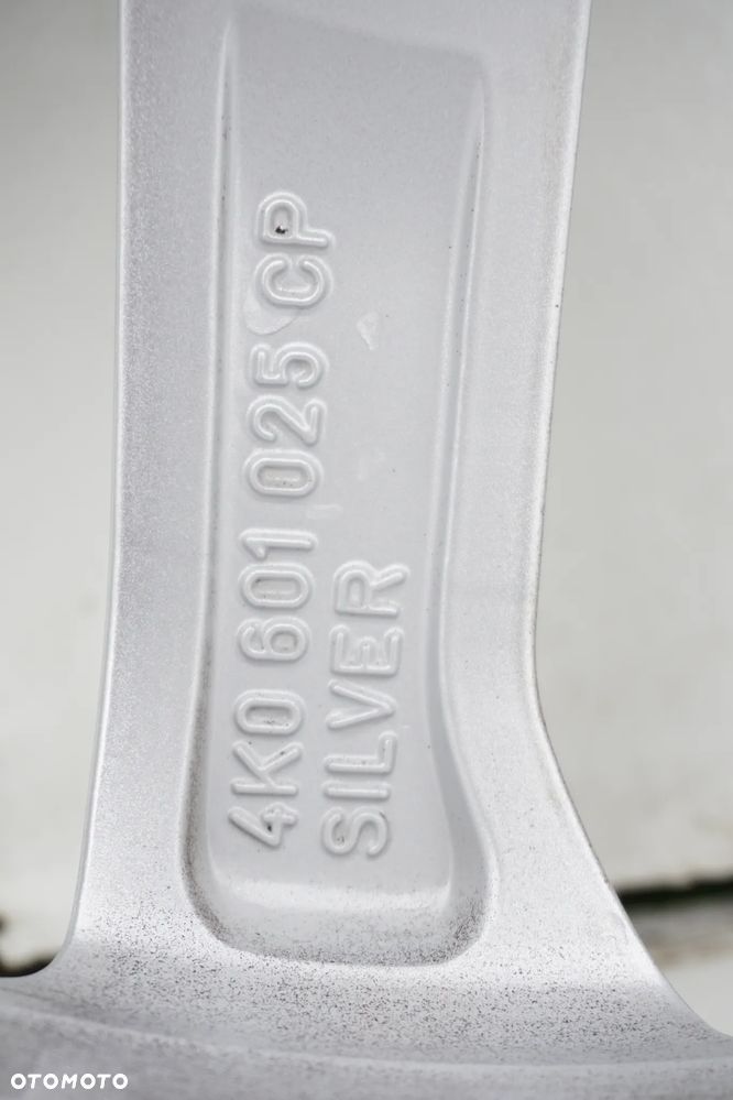 Audi 5x112 21 8,5J et43 4K0601025CP stan bdb- - 5