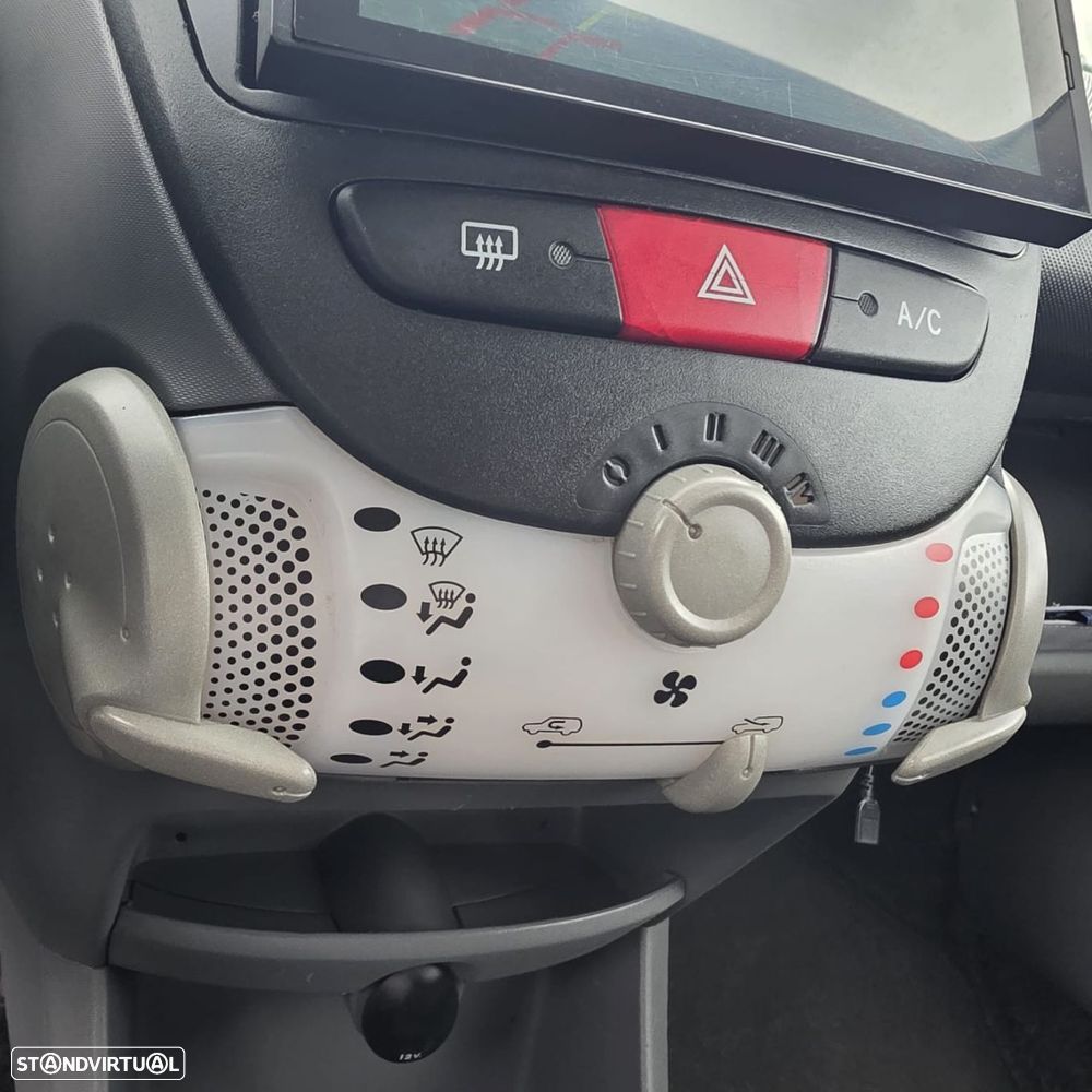 Peugeot 107 1.0 Urban - 21