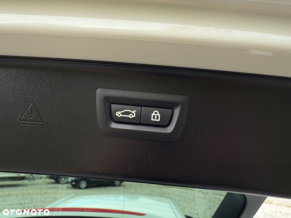 BMW Seria 5 528i Touring Sport-Aut Luxury Line - 26