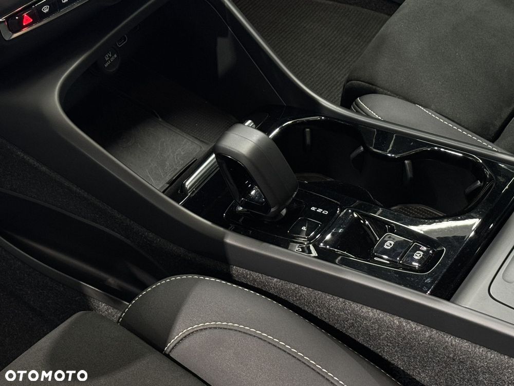 Volvo XC 40 B4 Plus Dark - 11