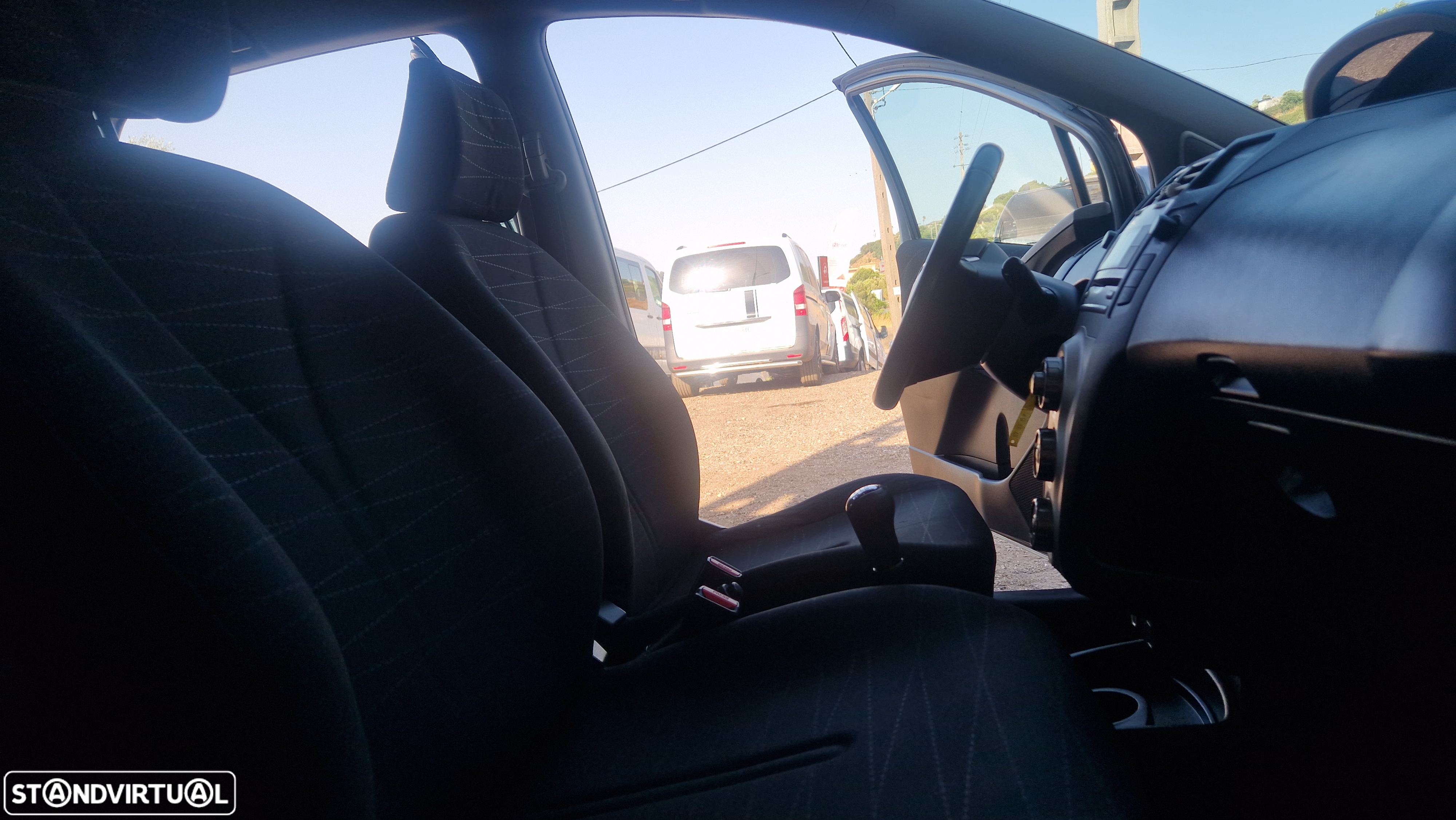 Toyota Yaris 1.4 D-4D AC+VSC - 18