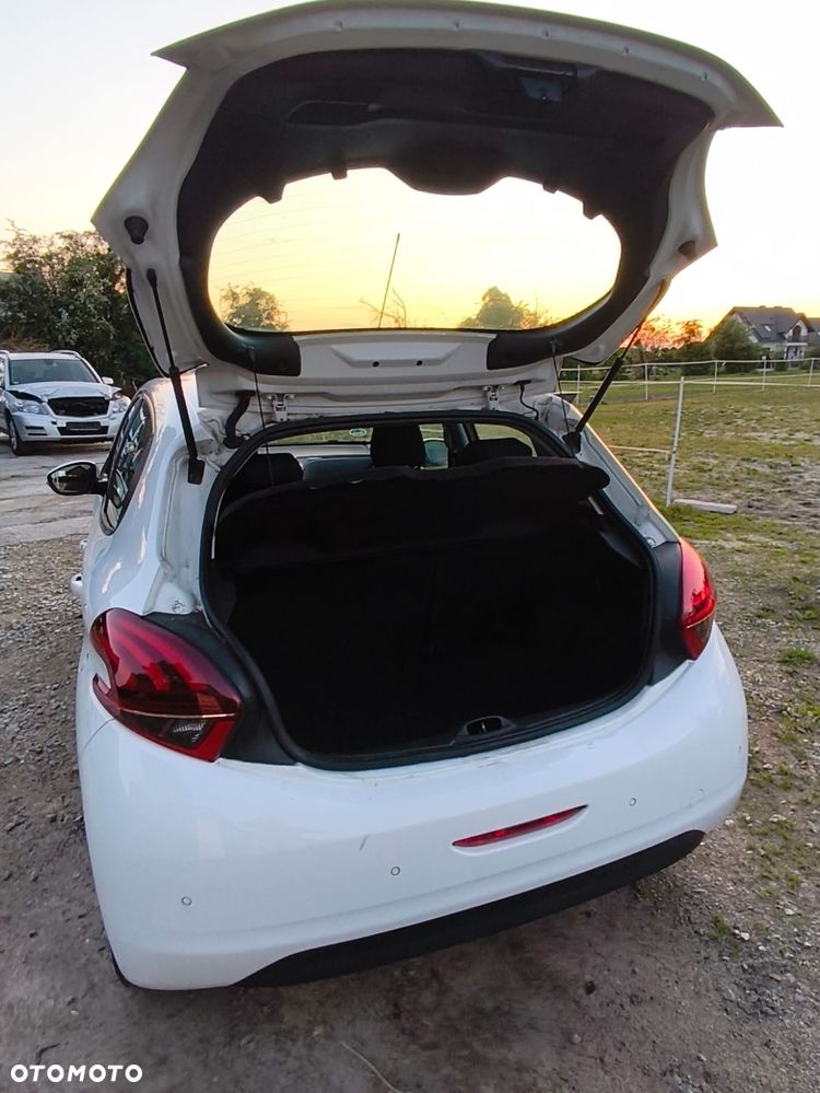 Peugeot 208 PureTech 82 Urban Move - 10