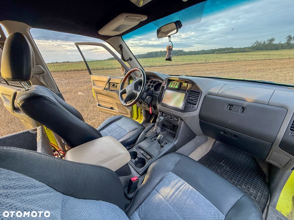 Mitsubishi Pajero - 3