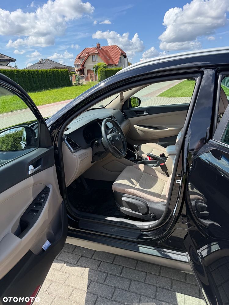 Hyundai Tucson 2.0 CRDI BlueDrive Style 2WD - 16