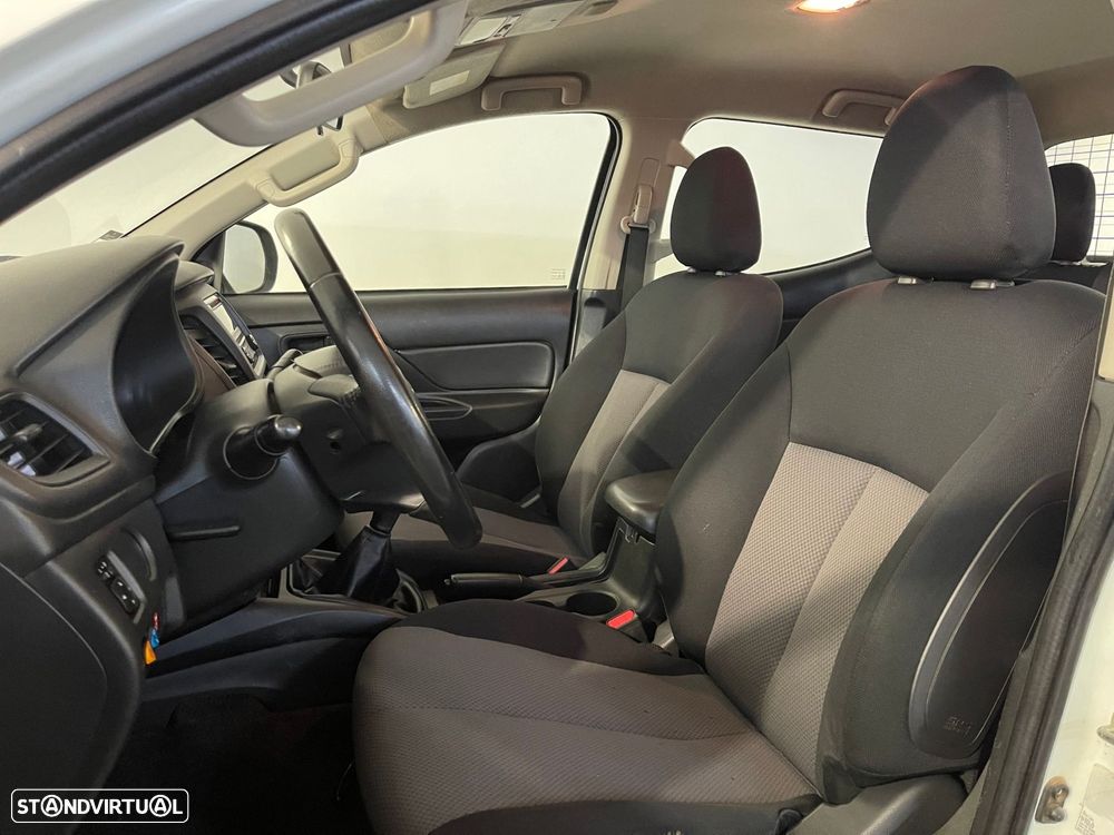 Mitsubishi L200 2.3 DI-D CD Invite 4WD - 13