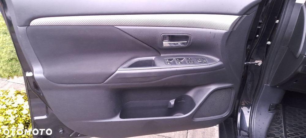 Mitsubishi Outlander - 16