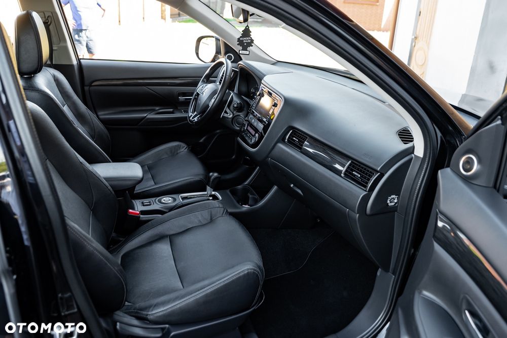 Mitsubishi Outlander 2.2 DI-D 4WD Automatik Invite - 26