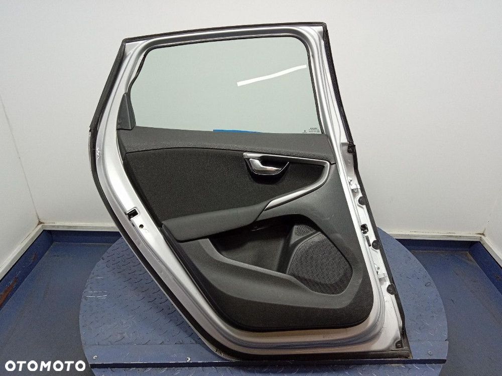 VOLVO V40 II LIFT 16- DRZWI TYŁ LEWE  711 BRIGHT SILVER - 9