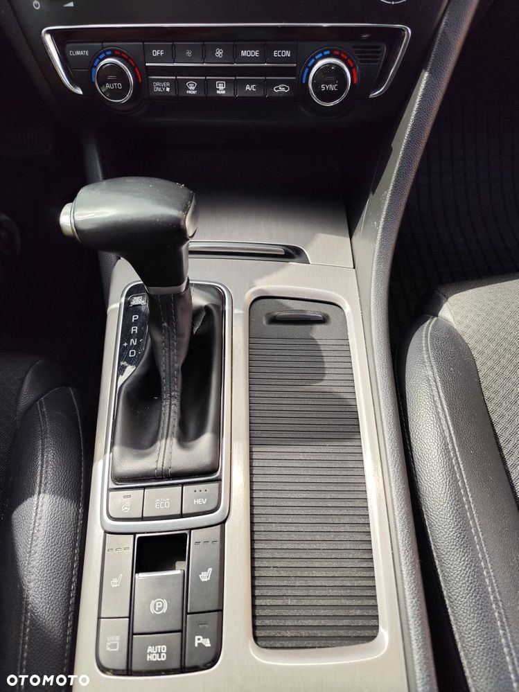Kia Optima Plug-in Hybrid - 16