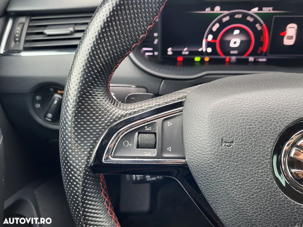 Skoda Octavia 2.0 TSI DSG RS - 18