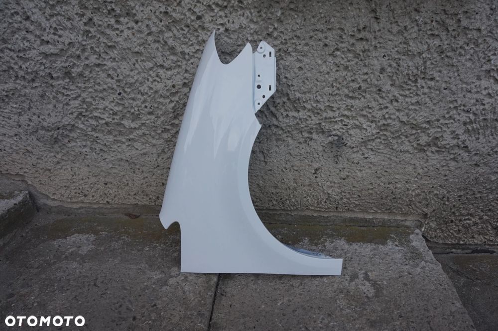 BŁOTNIK PRAWY TOURAN LIFT 07/10r LB9A - 2