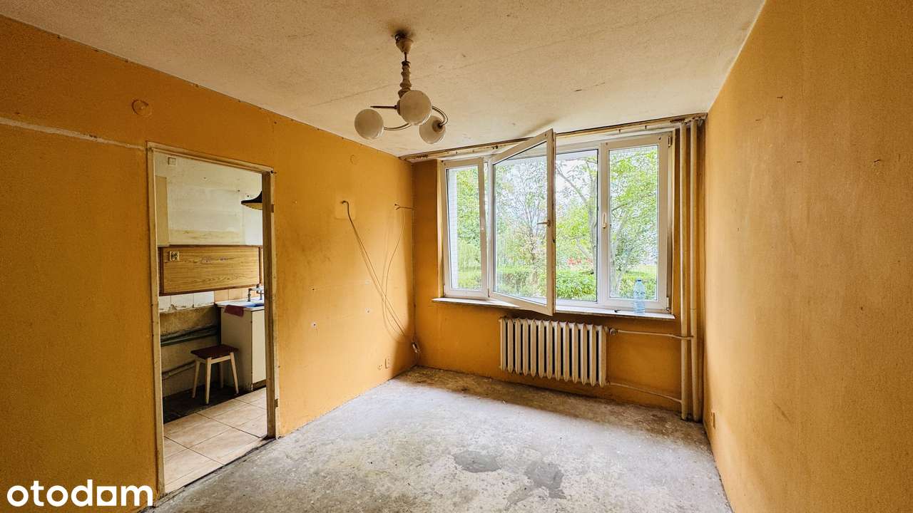 Kawalerka do remontu obok stacji metra M1 Imielin z widokiem na zieleń