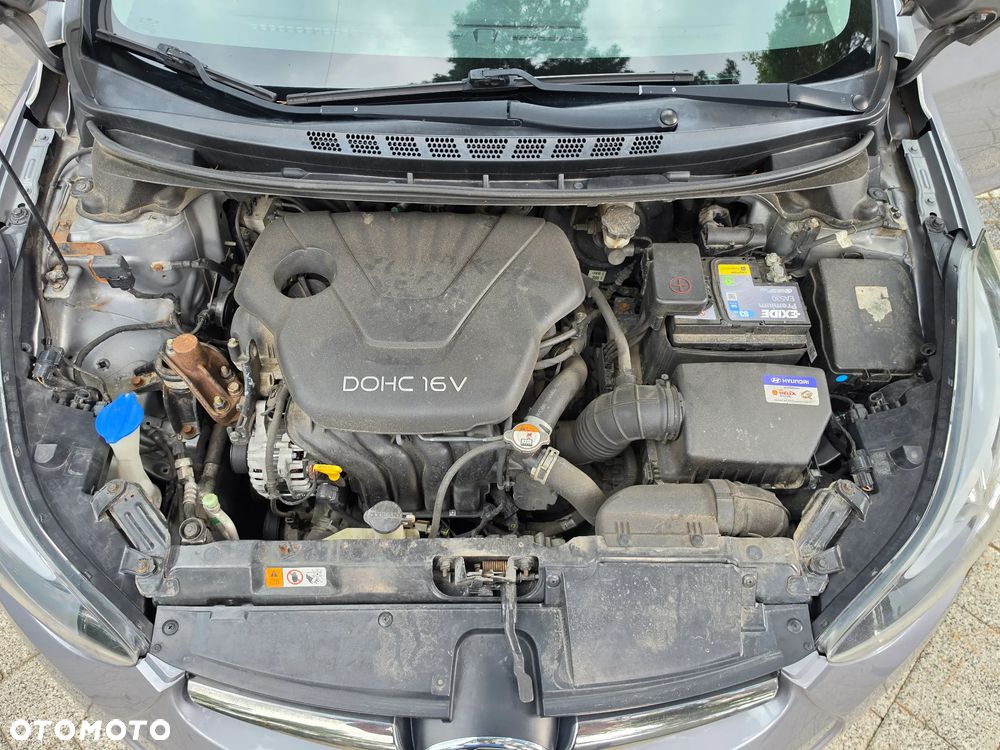 Hyundai Elantra 1.6 Style - 13