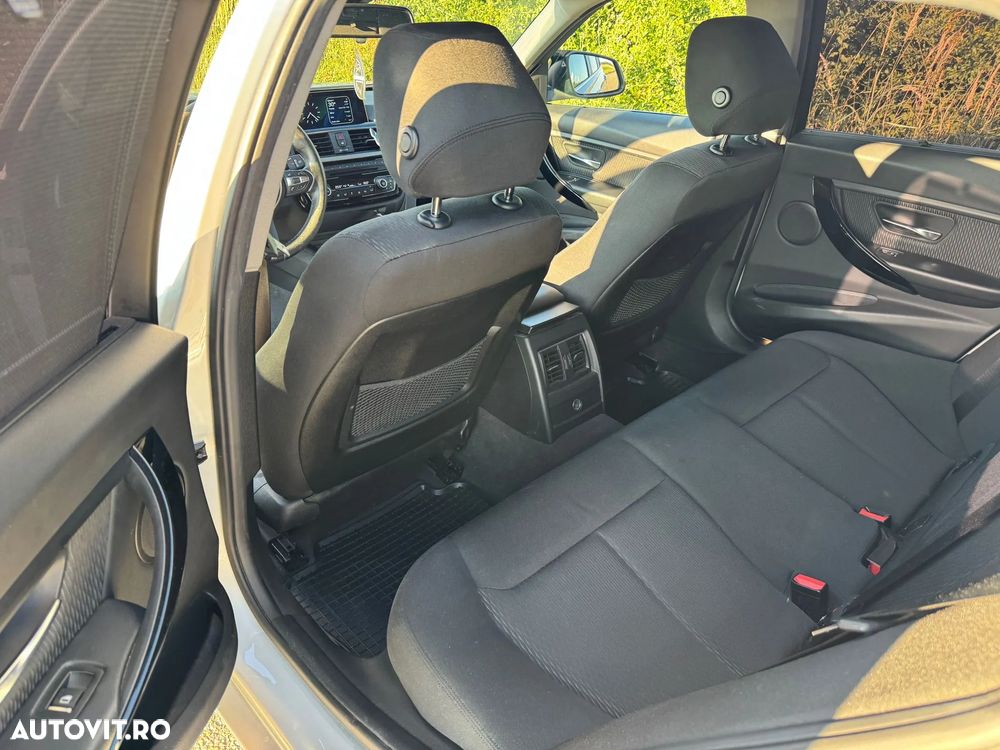 BMW Seria 3 320d xDrive AT - 12