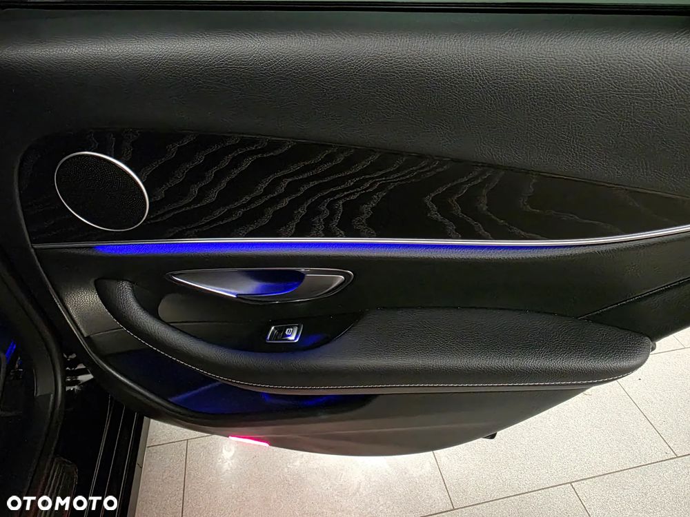 Mercedes-Benz Klasa E 300 de 4-Matic Exclusive - 25