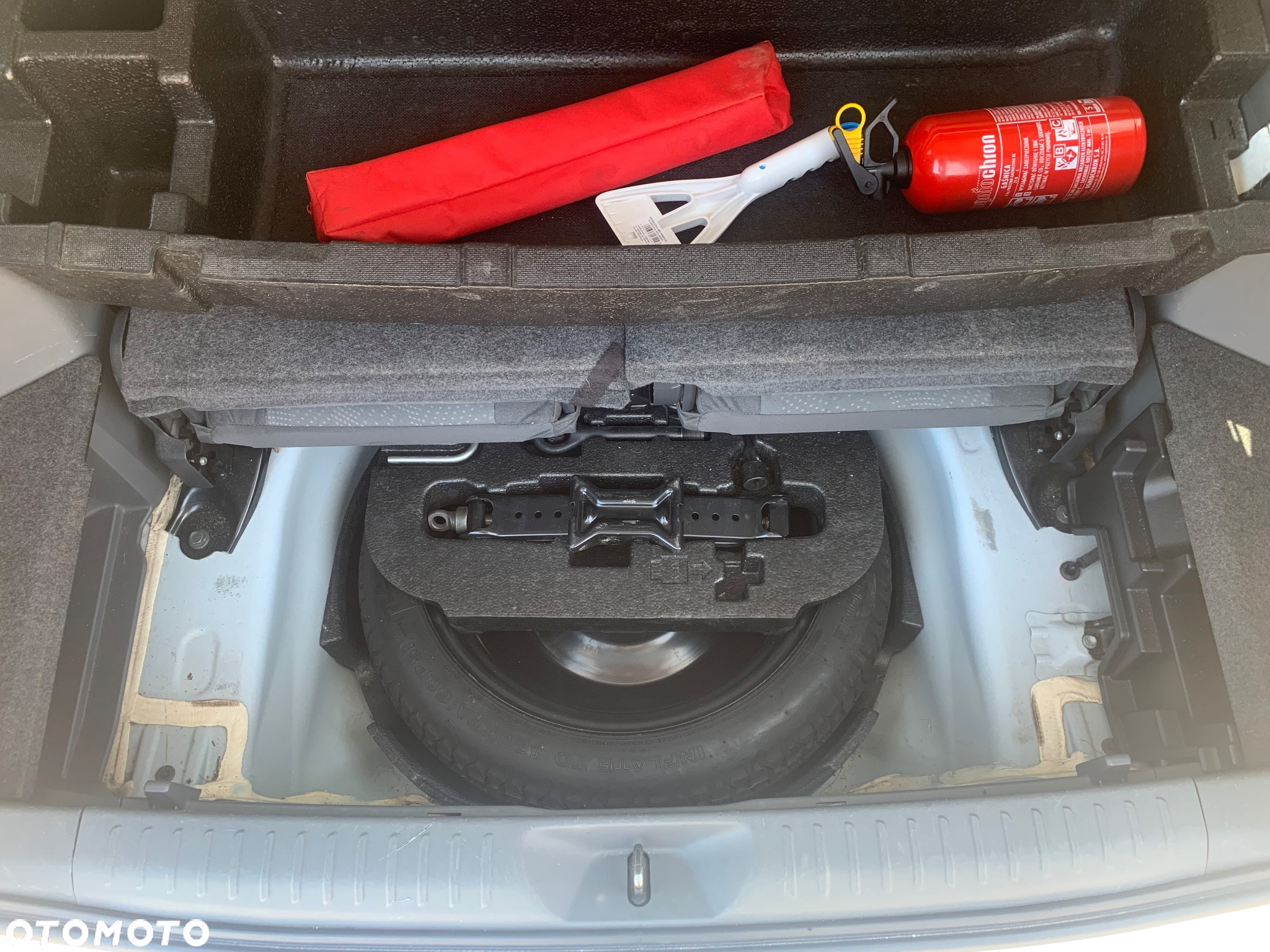 Toyota Prius+ (Hybrid) - 38