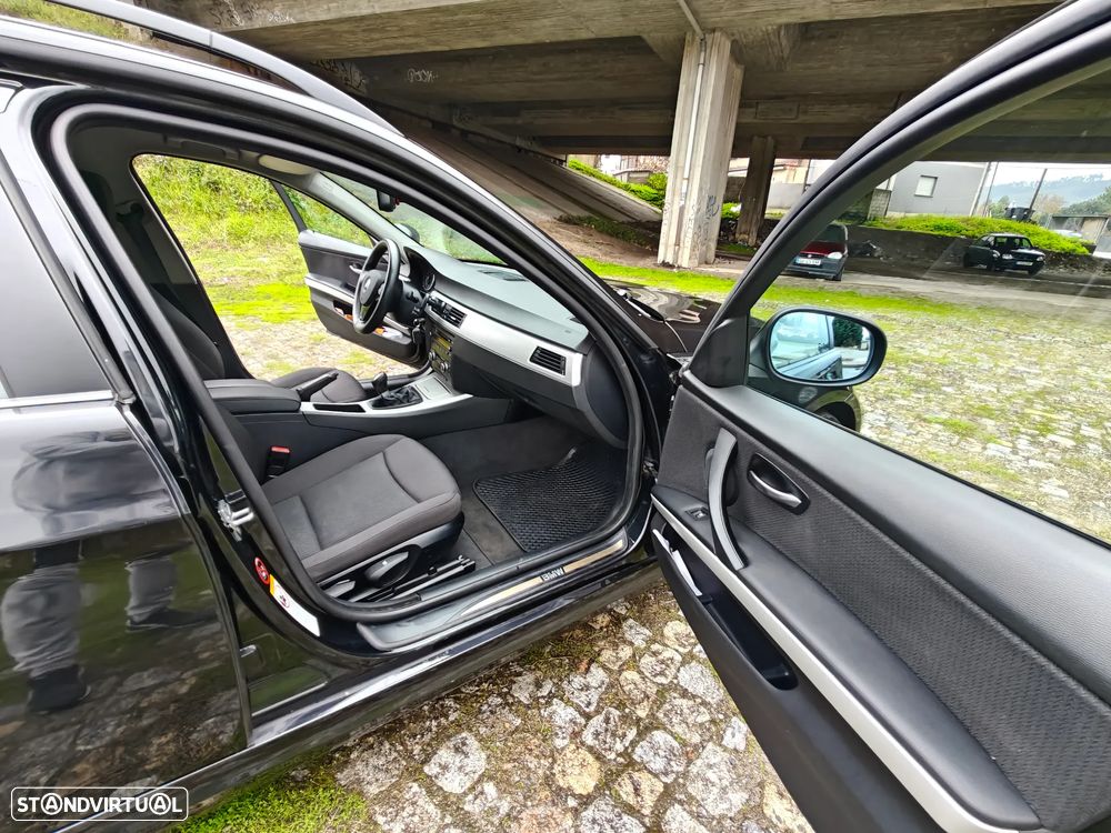 BMW 320 d Touring - 14