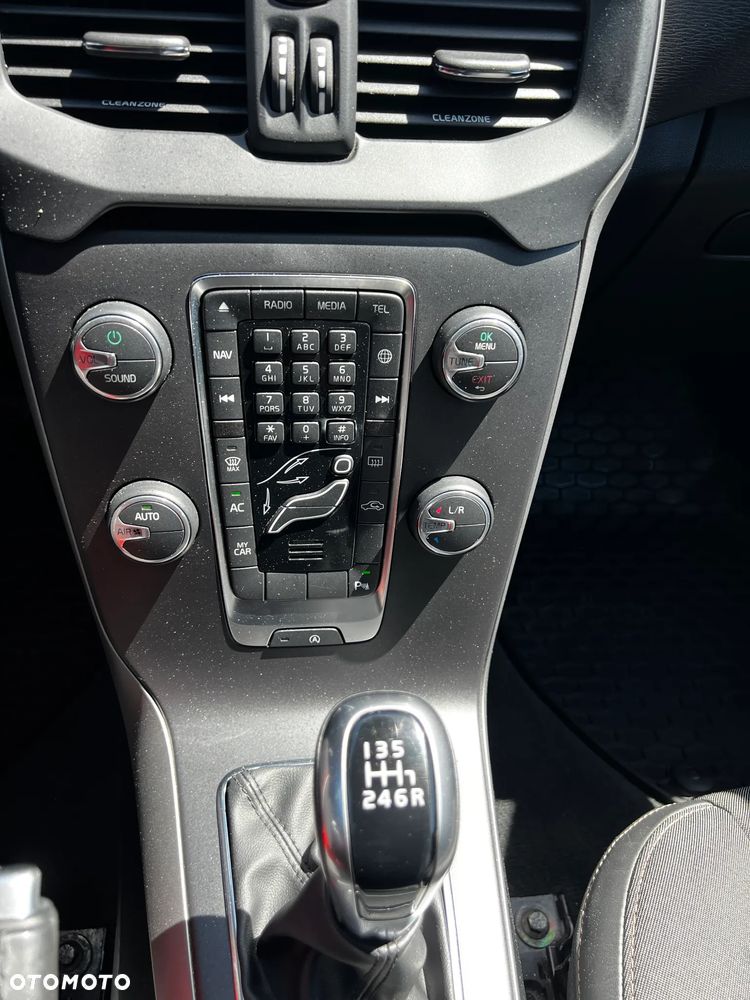 Volvo V40 Cross Country D2 Momentum - 23