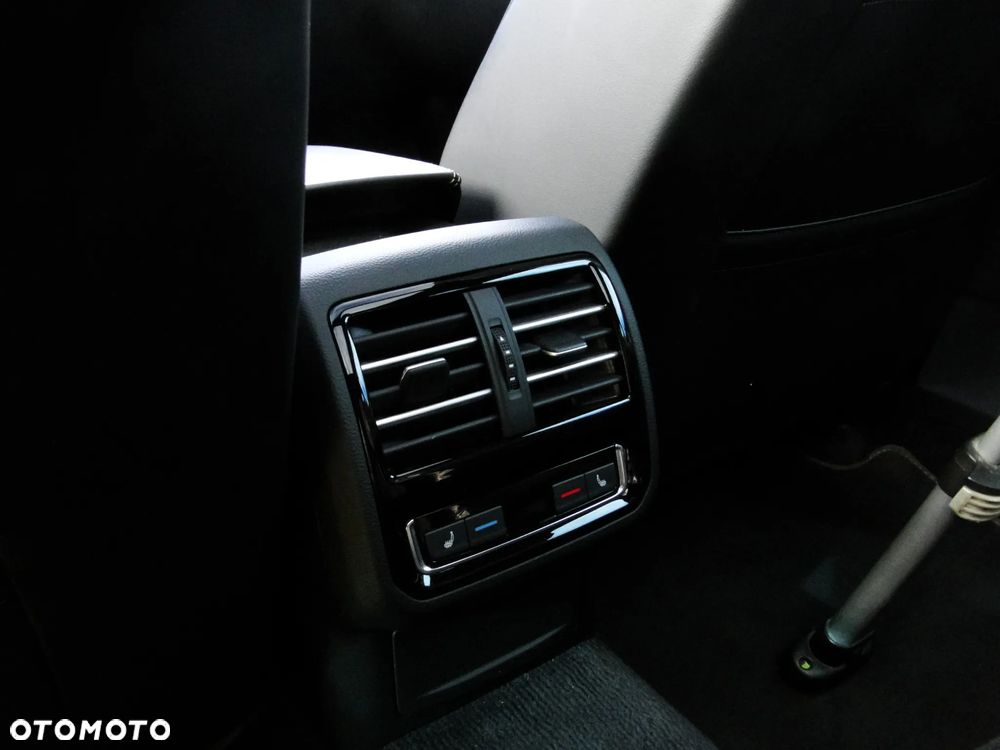 Volkswagen Passat 2.0 TDI 4Mot Elegance DSG - 9