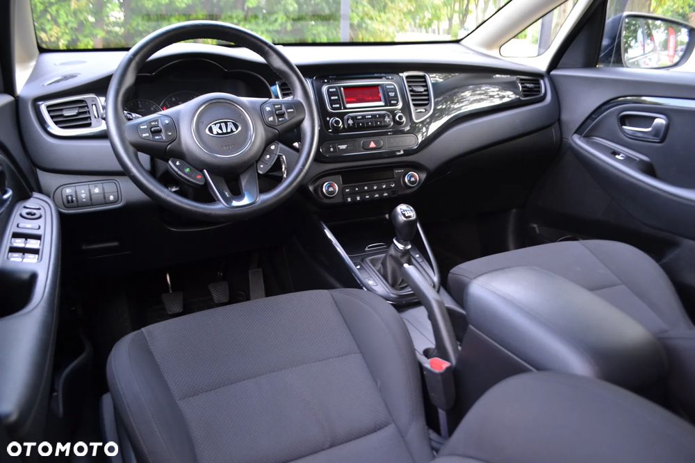 Kia Carens - 5