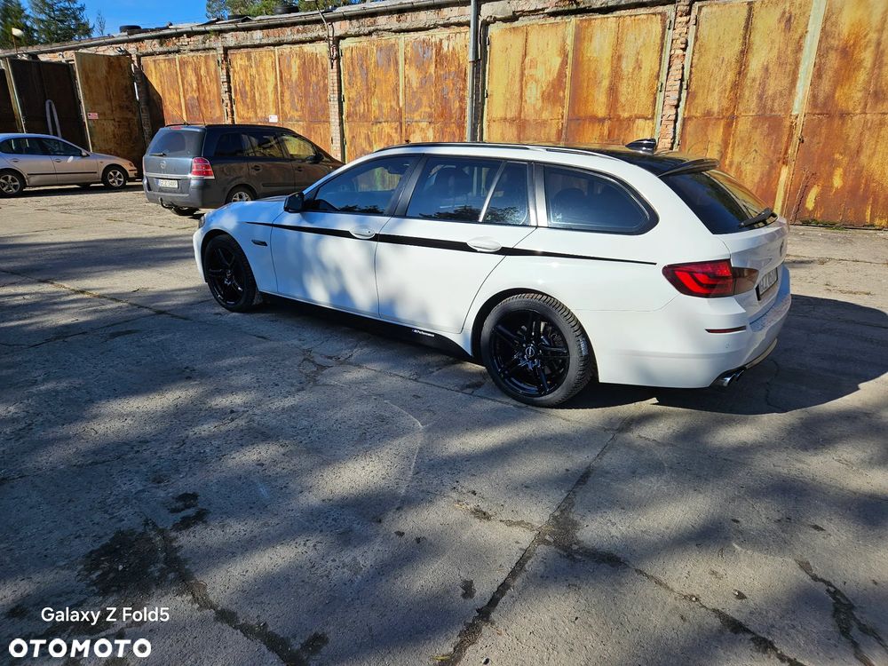 BMW Seria 5 525d xDrive - 12