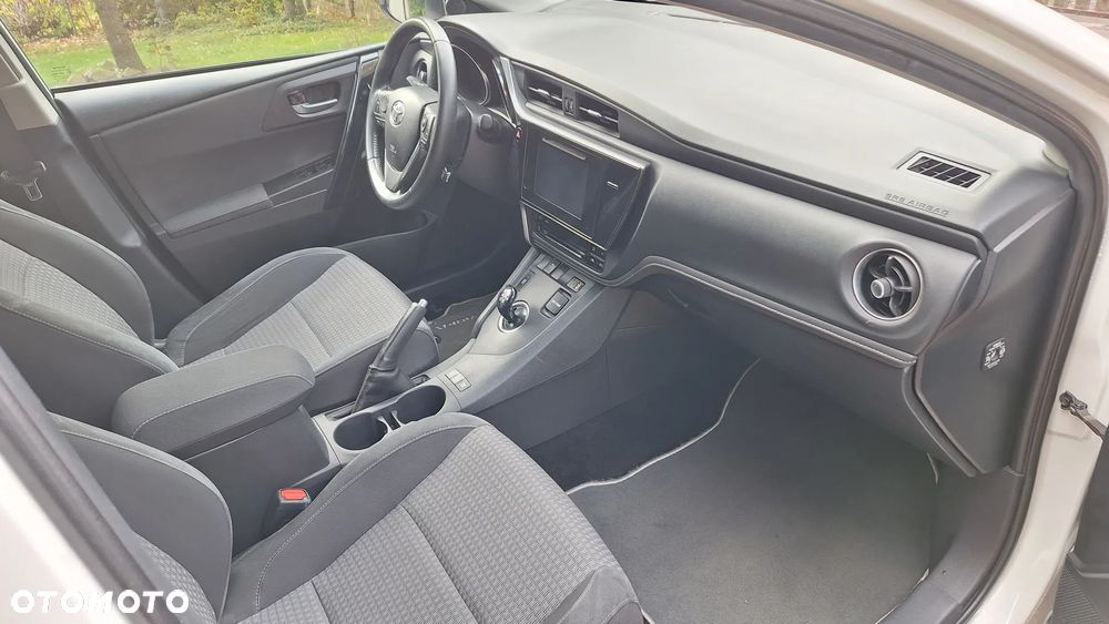 Toyota Auris 1.8 HSD Luna - 10