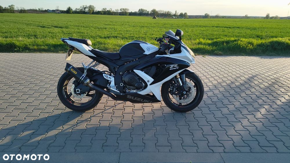 Suzuki GSR - 1