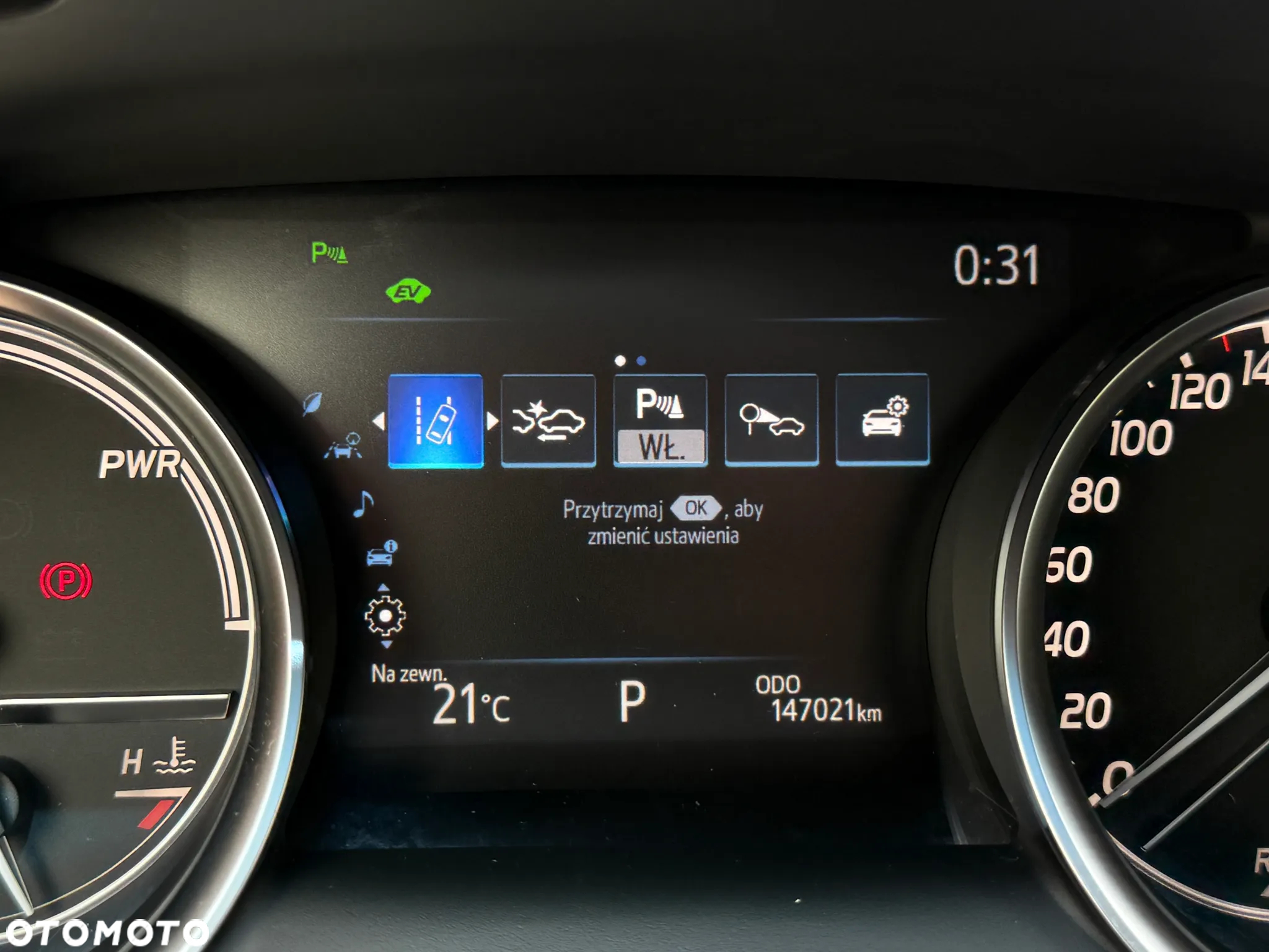 Toyota Camry 2.5 Hybrid Comfort CVT - 27