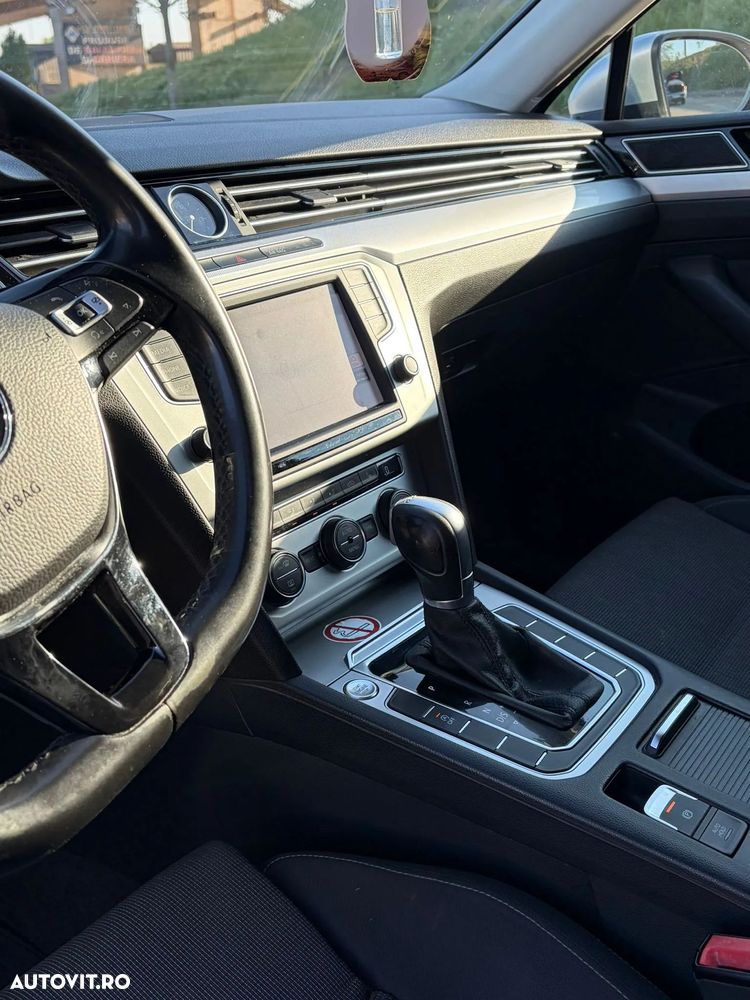 Volkswagen Passat 2.0 TDI DSG Comfortline - 9