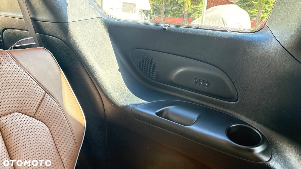 Chrysler Pacifica - 26