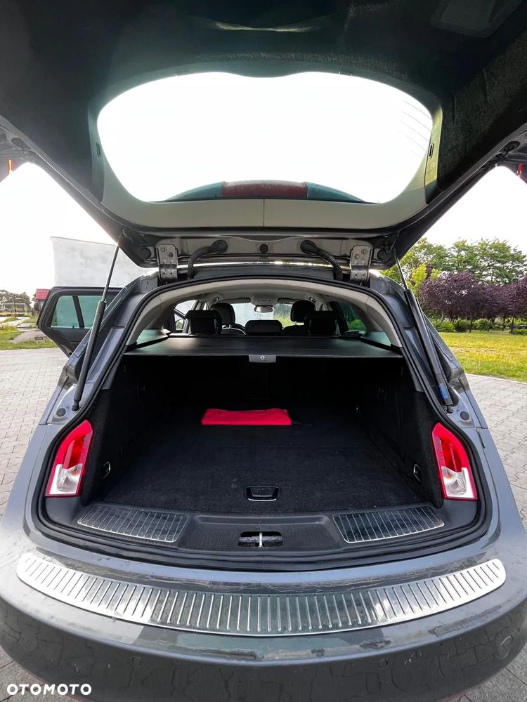 Opel Insignia ver-sports-tourer-1-6-diesel-automatik-ultimate-120-jahre - 9