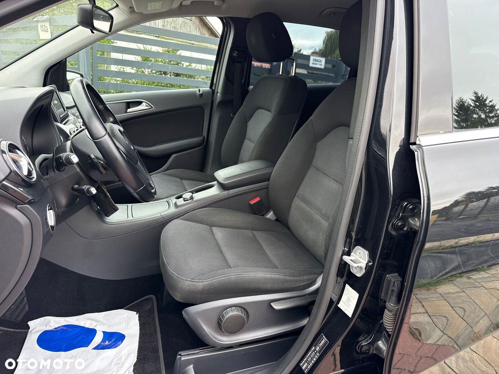 Mercedes-Benz Klasa B 180 7G-DCT UrbanStyle Edition - 16