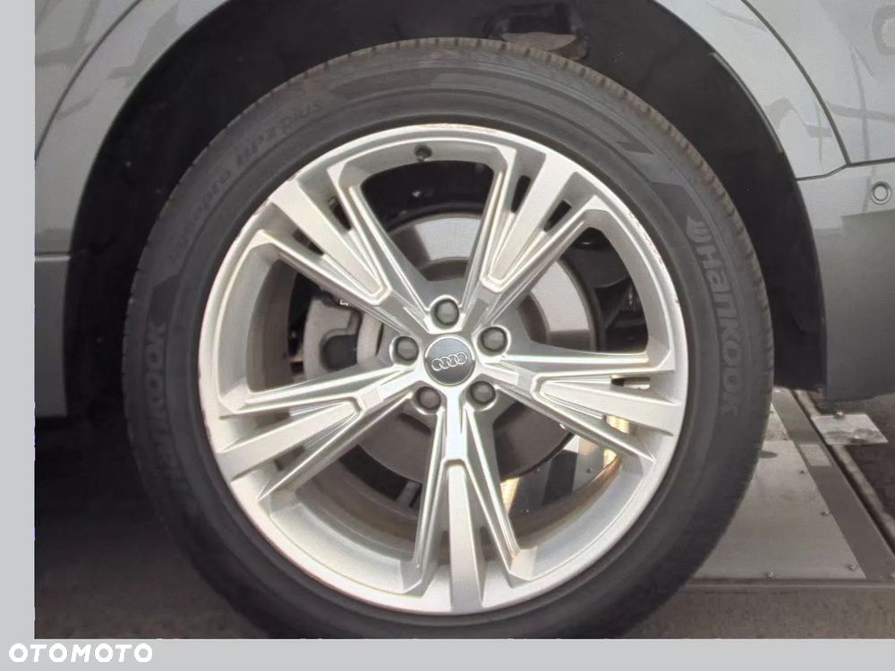 Audi Q8 55 TFSI quattro tiptronic - 11