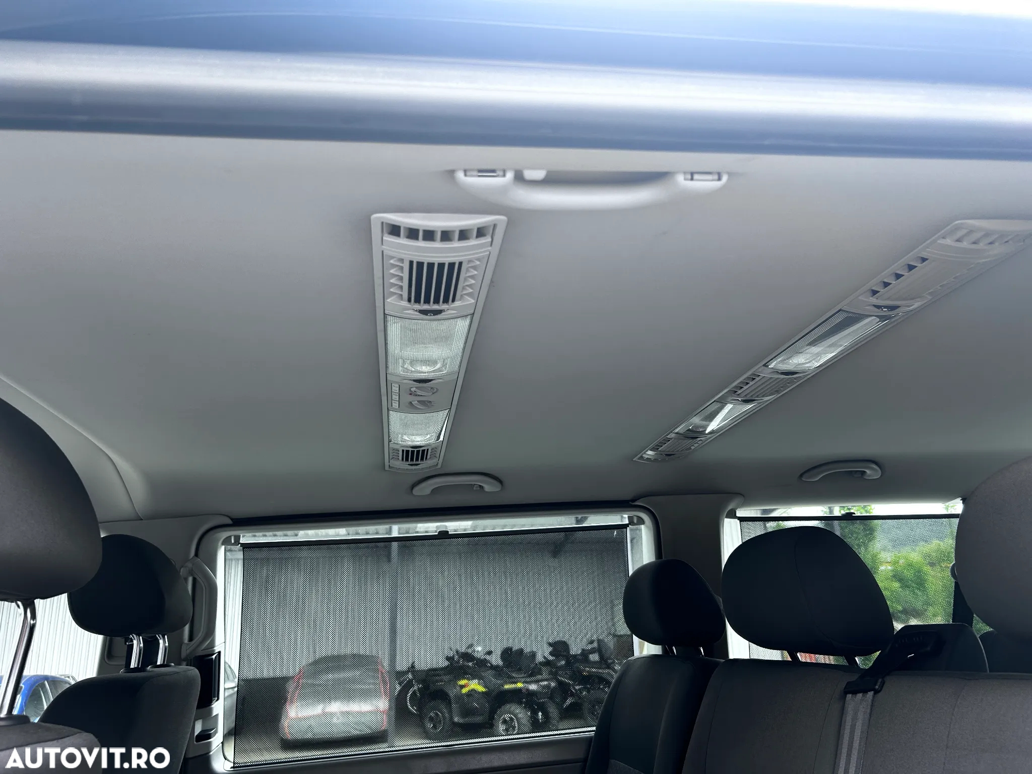 Volkswagen Caravelle - 13