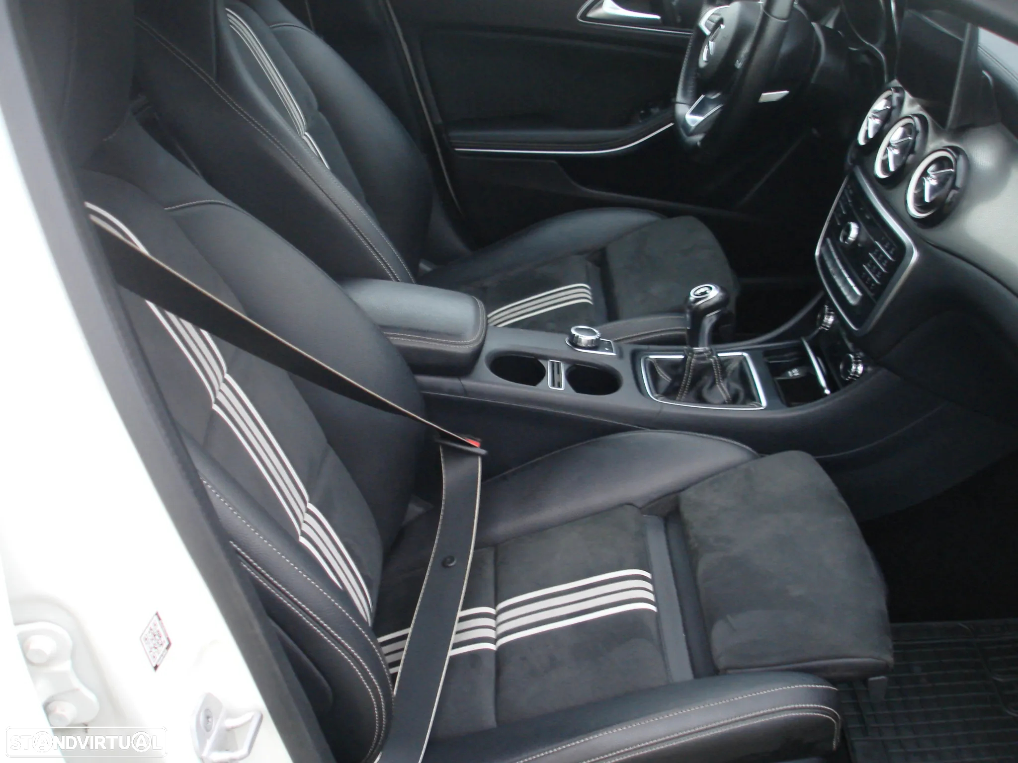 Mercedes-Benz A 180 d AMG Line - 42