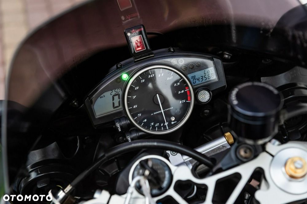 Yamaha R1 - 8